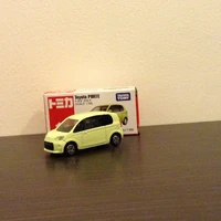 tomica toyota spade