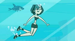 Gwen Underwater