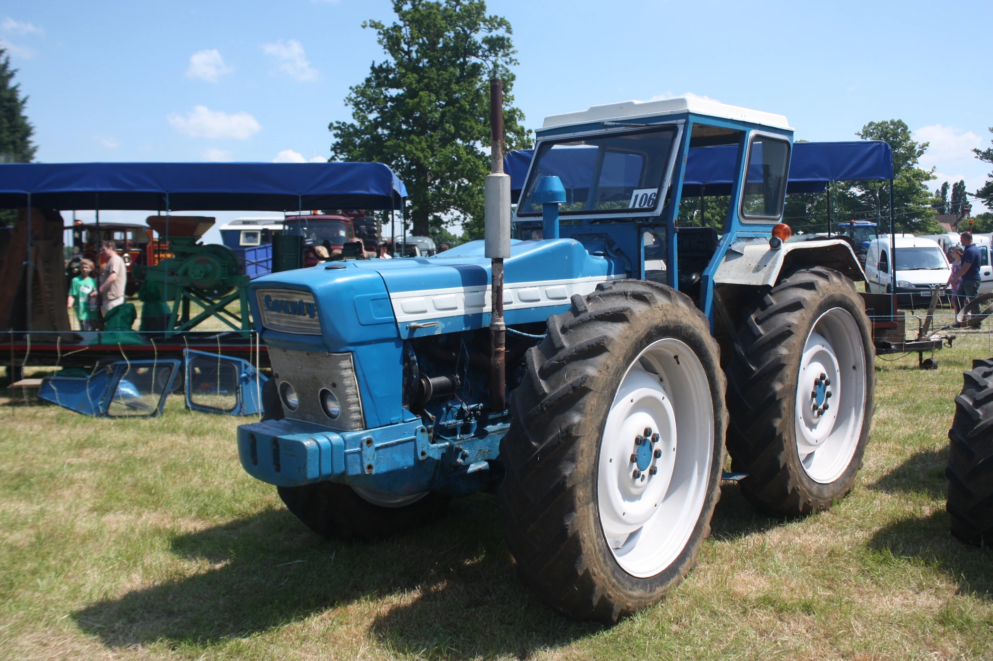 County 1124 Tractor & Construction Plant Wiki FANDOM powered by Wikia