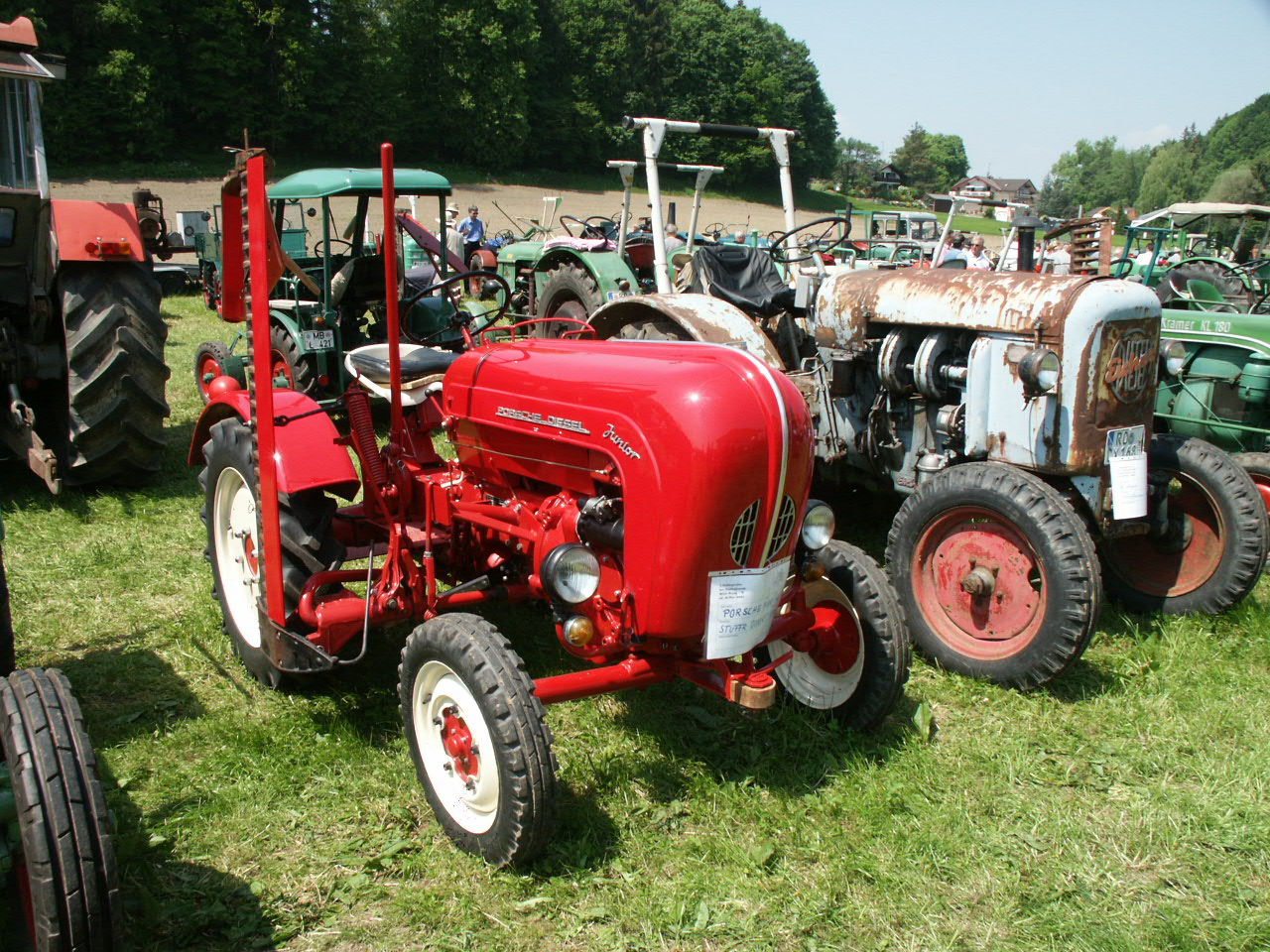 Category:Red tractors | Tractor & Construction Plant Wiki | FANDOM