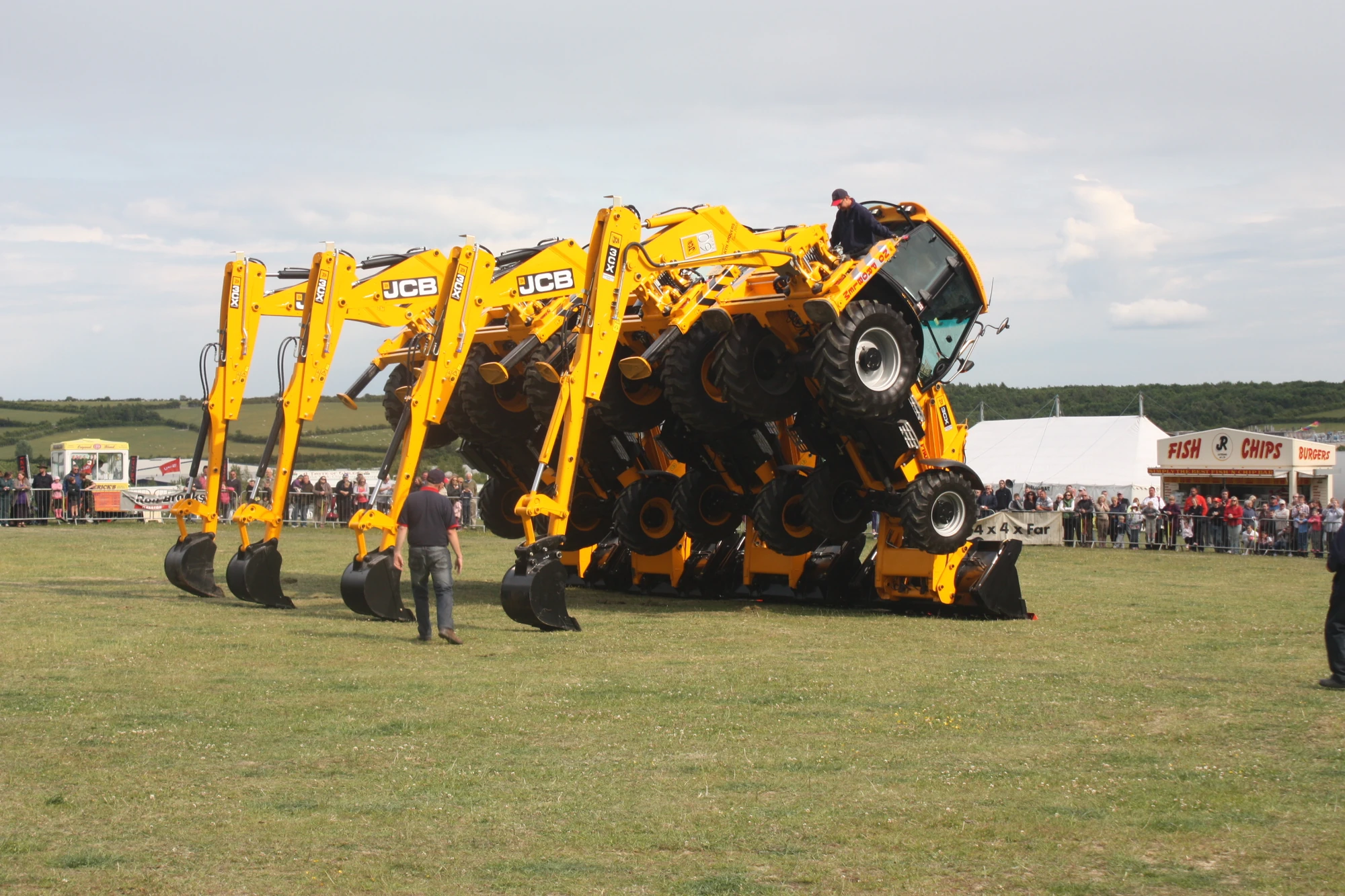 Image JC Balls Dancing Diggers Belper 2011 IMG 9262.jpg Tractor
