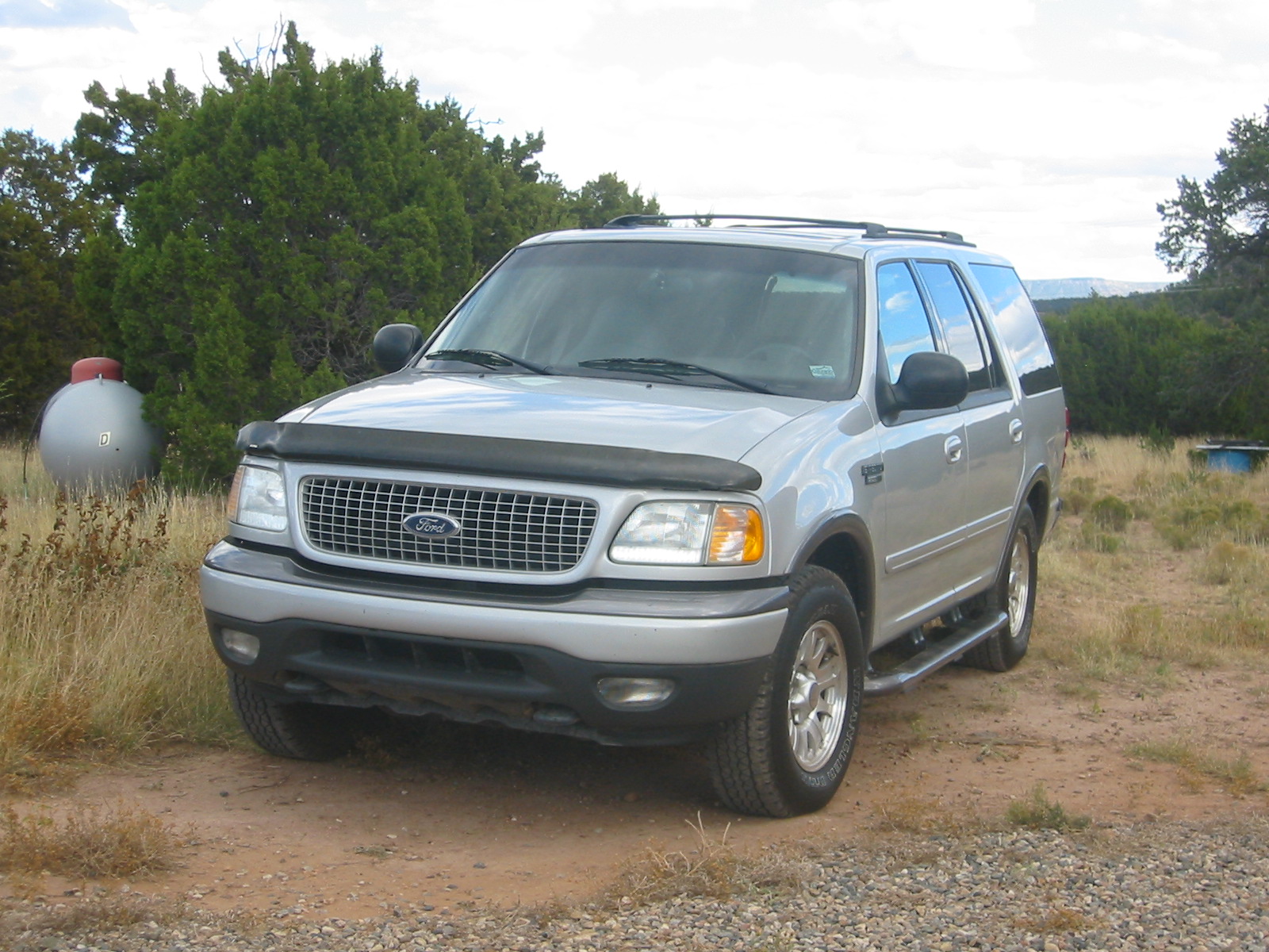 Replacement Radiator w// TOW For 1999-2002 Ford Expedition 4.6L V8