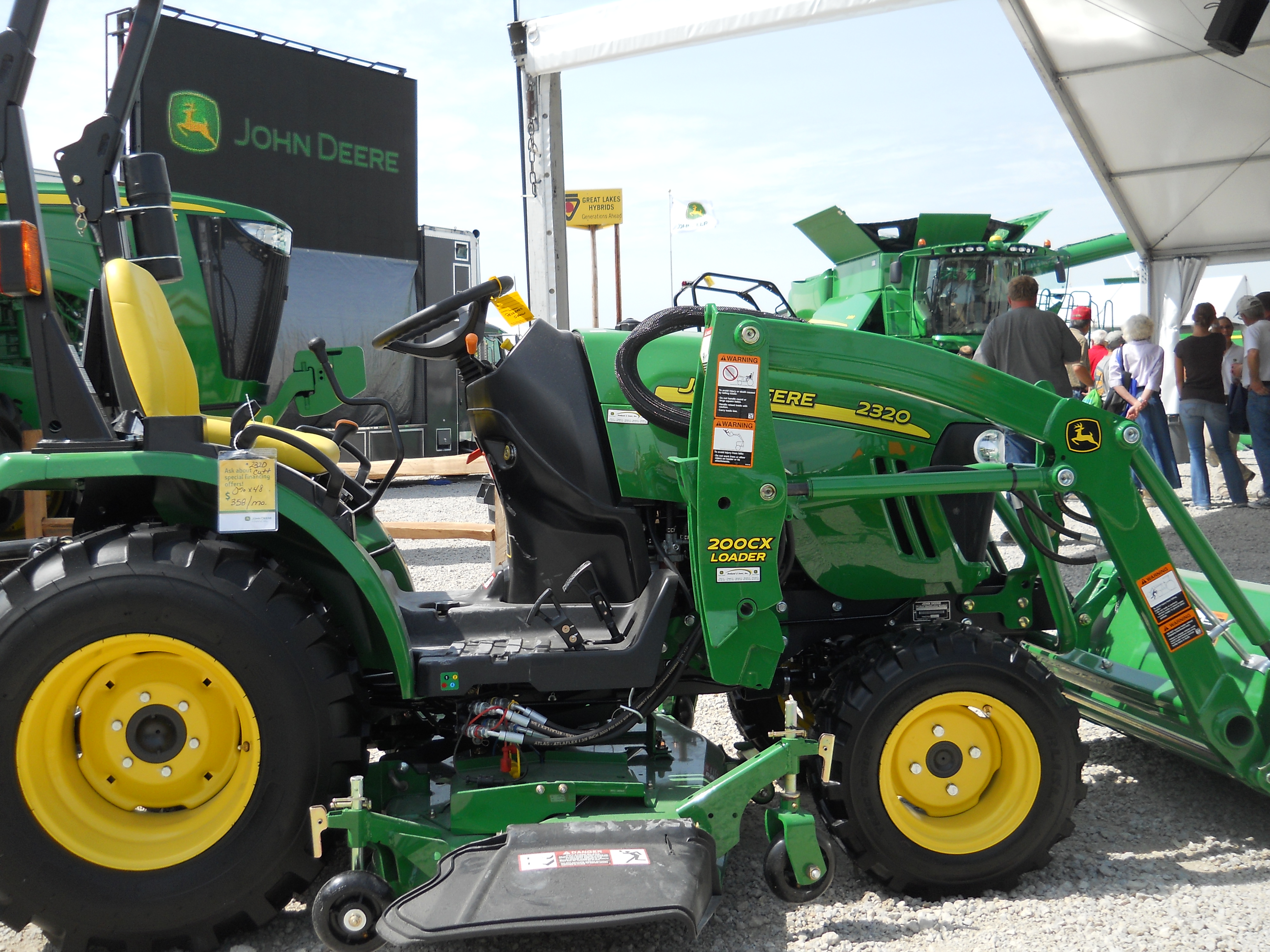 John Deere 2320