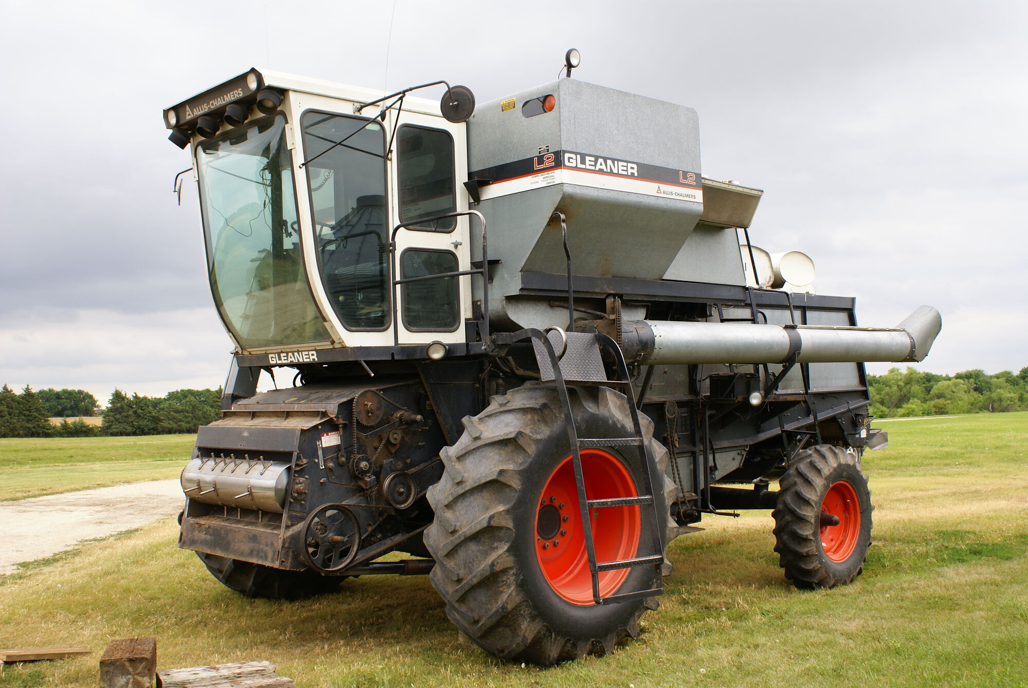 AllisChalmers Gleaner L2 Tractor & Construction Plant Wiki FANDOM