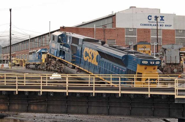 File:Wrecked CSX SD80MAC.jpg