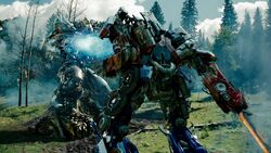 Optimus Prime wordt neergeschoten door Megatron