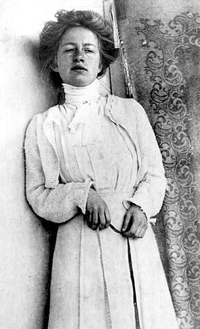 File:Edith Södergran in Davos.jpg