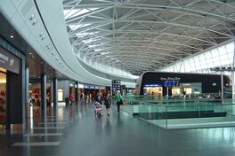 Interior del aeropuerto internacional