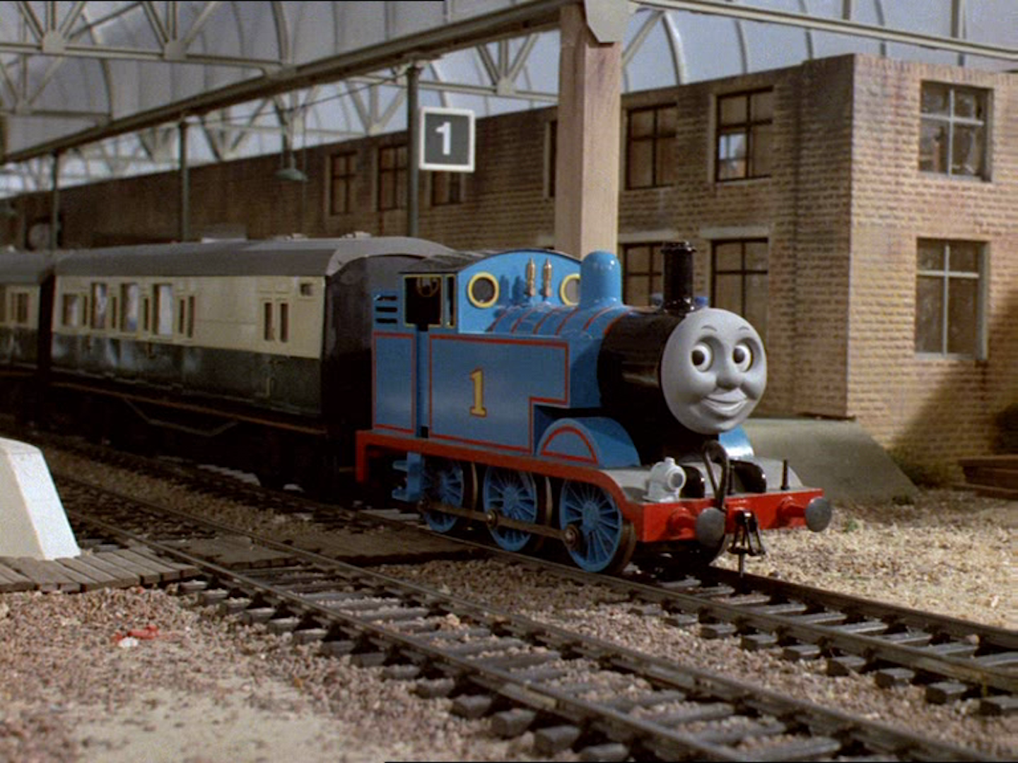 thomas the train bin