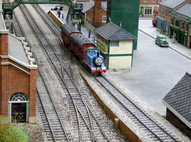 File:ThomasPullingMailTrainDraytonManor2.jpg