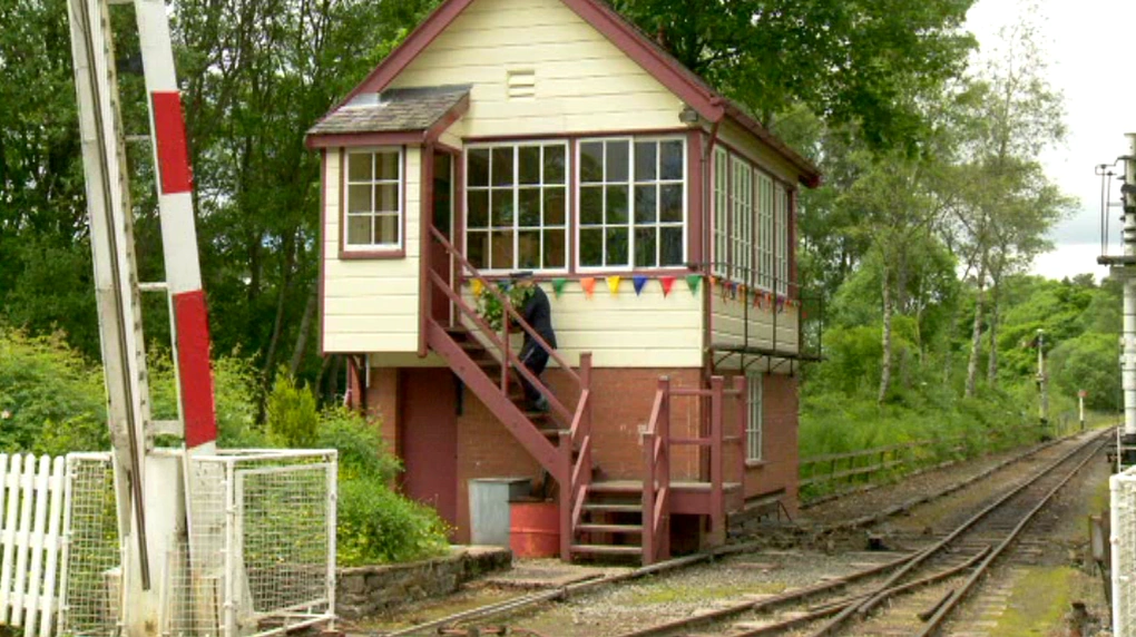Mr. Edwards' Signal Box Thomas the Tank Engine Wikia FANDOM powered