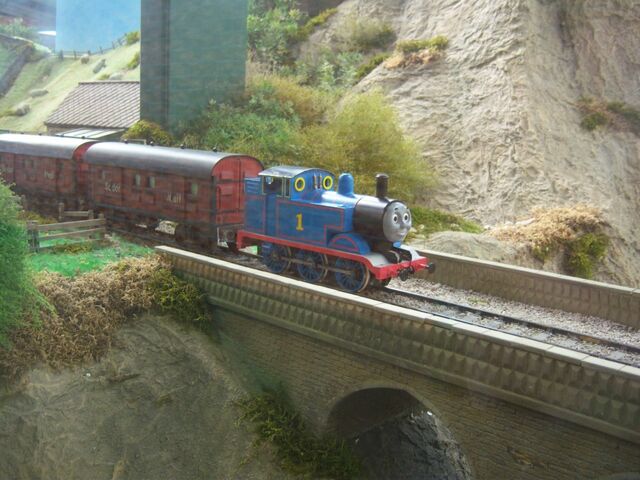 File:ThomasPullingMailTrainDraytonManor6.jpg