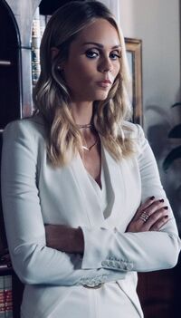 Laura Vandervoort 19
