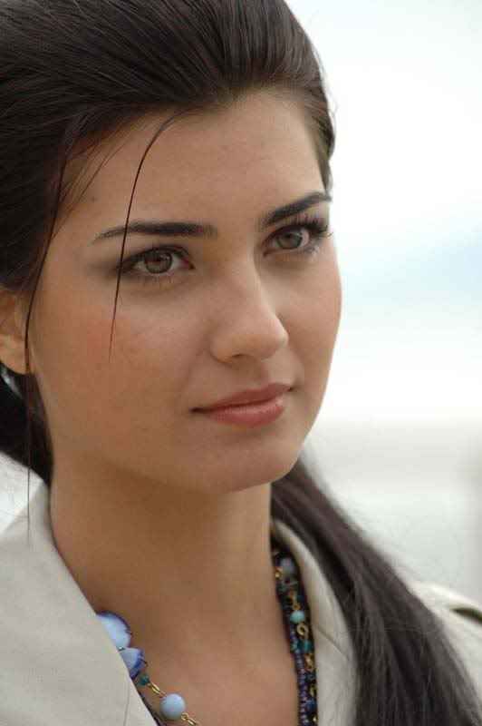 Tuba Büyüküstün | Turkey actors Wiki | FANDOM powered by Wikia