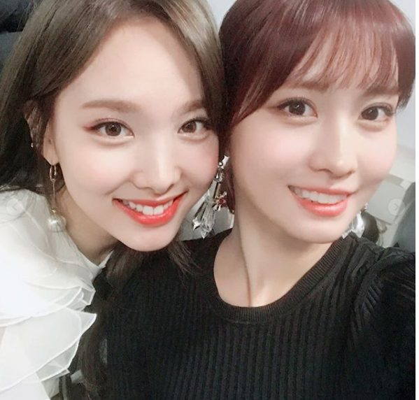 Image - Nayeon and Momo Insta Update 171203.PNG | Twice Wiki | FANDOM