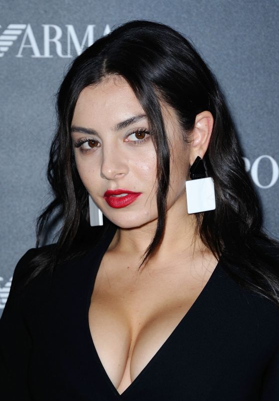 Charli-xcx-at-emporio-armani-show-paris-fashion-week-10-3-2016-1 thumbnail