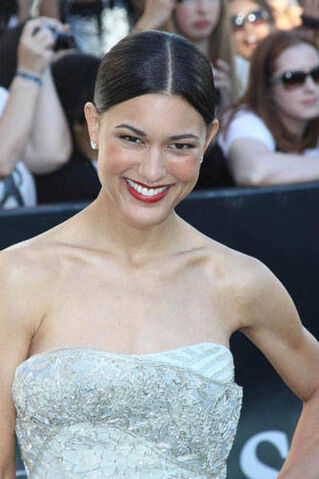 File:Julia-jones-eclipse-premiere2.jpg