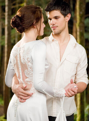 File:Bella-and-Jacob.jpg