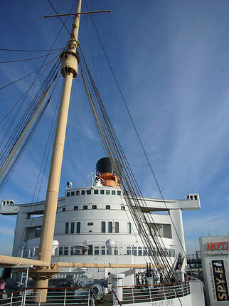 450px-Queen Mary forecastle-1-