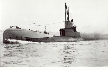 800px-British WWI Submarine HMS R3-1-