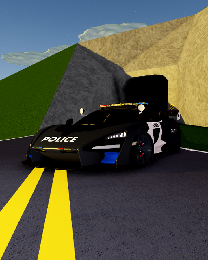 Racing Fans In The New Mclaren Senna Roblox Ultimate ...