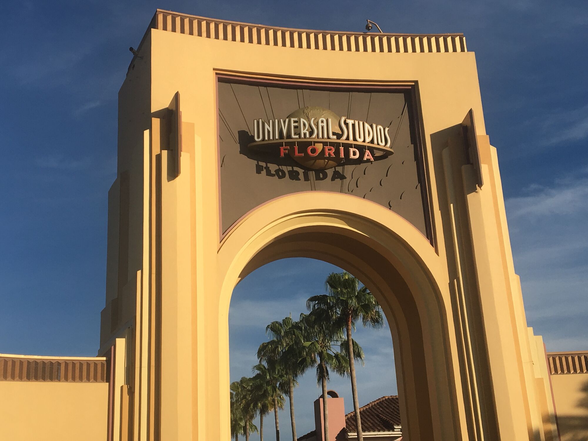 universal studios florida orlando wiki fandom entrance arch gateway opening date ad 2000