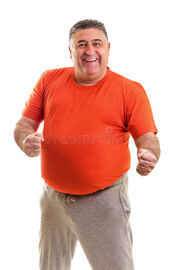 Retrato-de-un-hombre-gordo-feliz-que-presenta-en-estudio-30923302