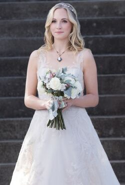 Caroline Forbes boda 6x15