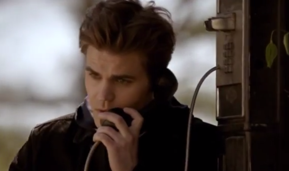 Image - Stefan talking with Damon on the phone 5x21...png ...