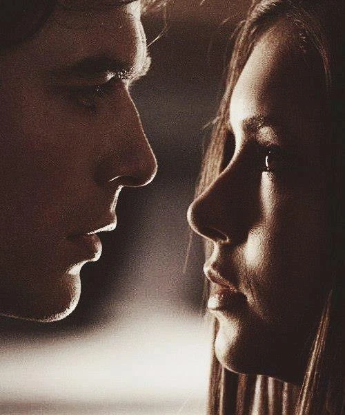 Damon And Elena Kiss Season 4
