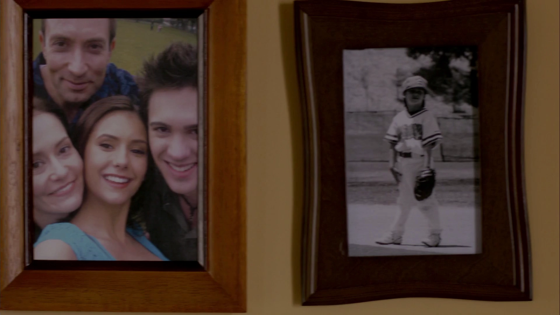 Image 101ElenaJeremyGraysonMirandaPhoto.png The Vampire