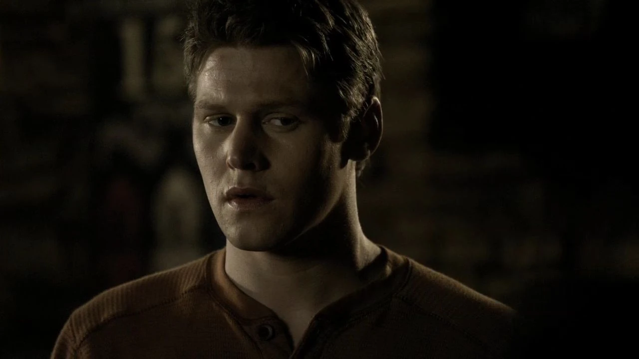 Мет донован дневники вампира. Diaries wiki. Diaries wiki. Клауса норрена. Diaries wiki.