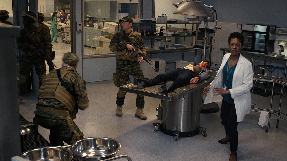 Image Seen You 1x02 Axel and Doc with Vanessa.jpg Van Helsing Wiki