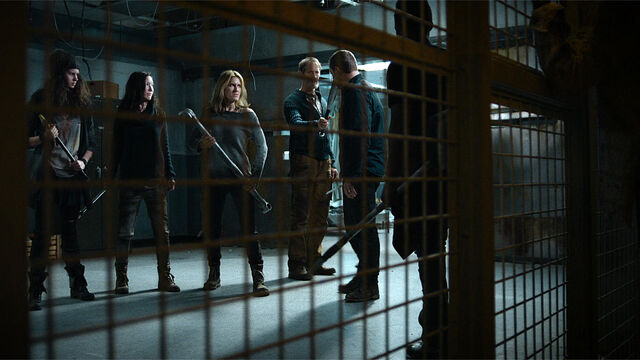 File:Help Me 1x01 The Survivors fight (Cynthia, Nicole, John, Karen, Sam and Mohamad).jpg