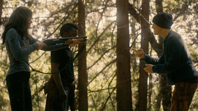 File:Last Time 1x11 Mohamad and Vanessa prepare to kill Sam.jpg