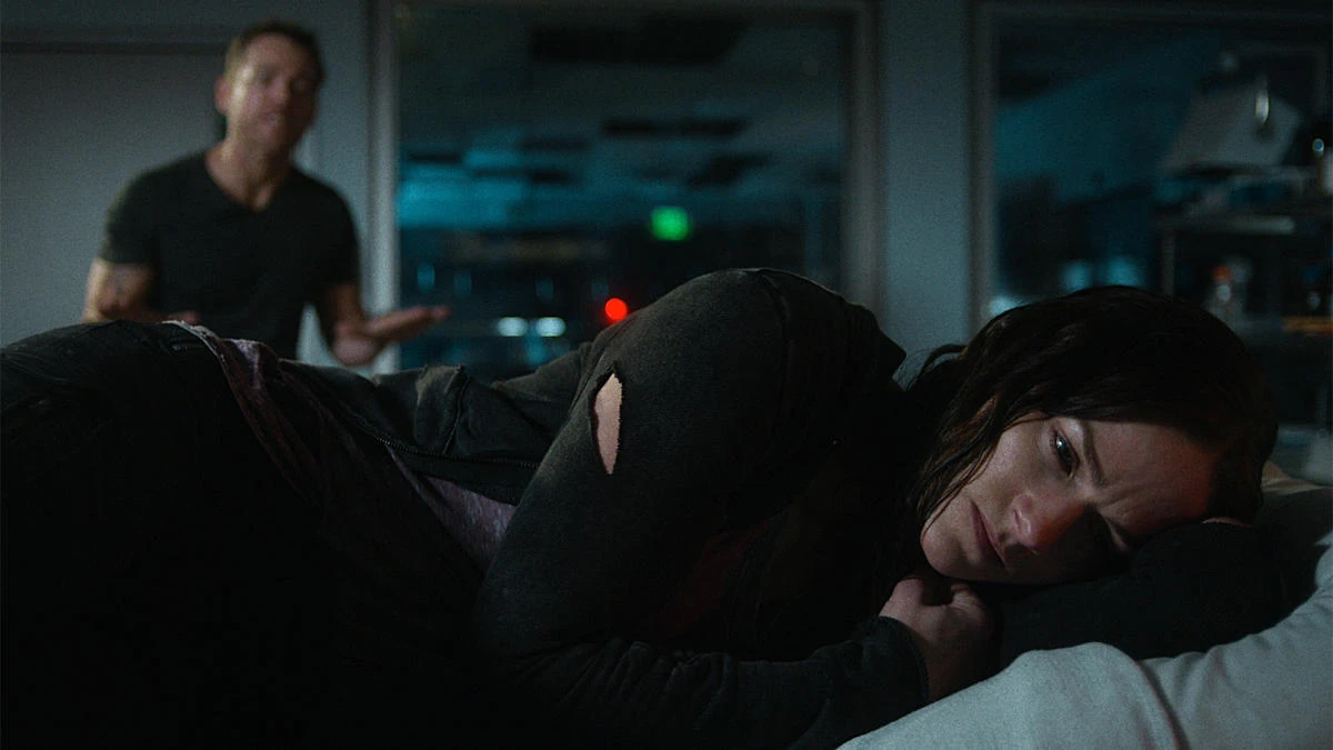 Image Help Me 1x01 Axel pleads with Vanessa.jpg Van Helsing Wiki