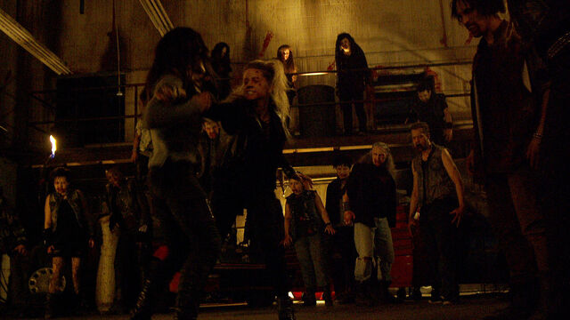 File:Fear Her 1x05 Susan vs Vanessa in Julius' compound.jpg
