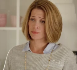 Amanda Kelly (Ruby Herring Mysteries) | Villainous Beauties Wiki | Fandom