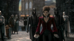 121QueenArrives