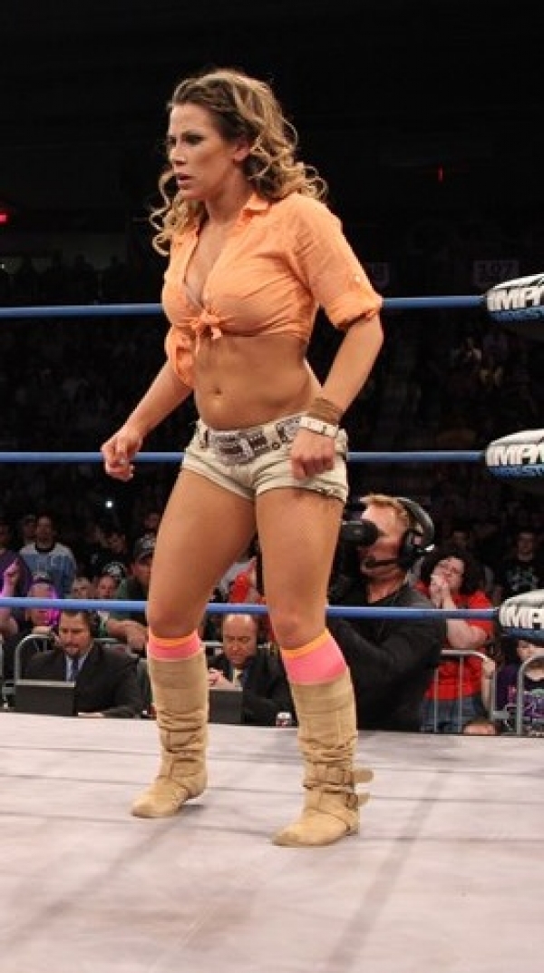 mickie-james-in-barefeet