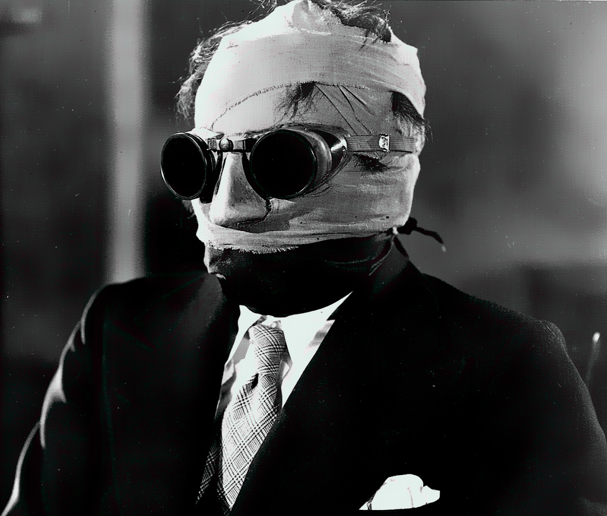 Invisible man. Человек невидимка 1933. The Invisible man 1933 арт. Гриффин (человек-невидимка). Доктор Гриффин человек невидимка.