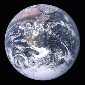 800px-The Earth seen from Apollo 17