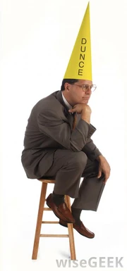 Man-wearing-yellow-dunce-hat