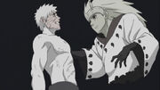 Madara-holds-Obito