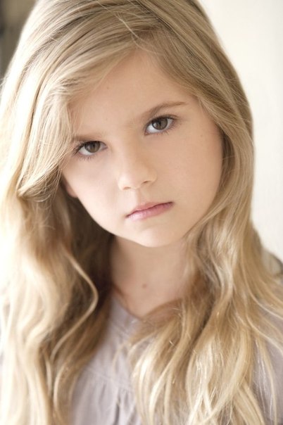 Die 21 Jahre alte 147 cm große Kyla Kenedy im 2024 Foto