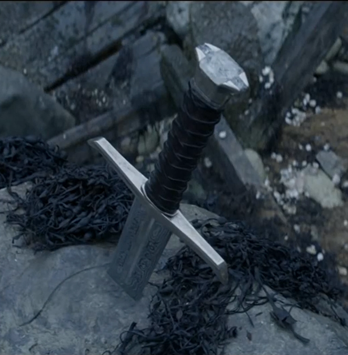 чарли ханнэм меч короля артура. чарли ханнэм меч короля артура. чарли ханнэм меч короля артура. меч короля артура 2017 постер. мечи 2017.