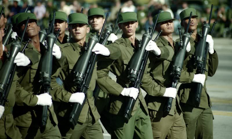 Кубинские военные. Кубинская снайперская винтовка. Кубинские войска. Кубинская Военная форма. Форма кубинской армии.