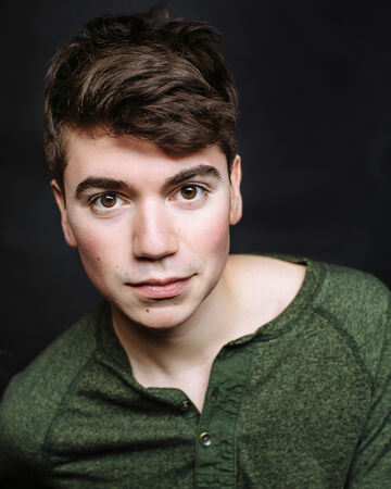 Noah Galvin Welcome To The Wayne Wiki Fandom
