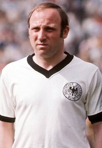 Uwe Seeler | PES Stats Fanon | FANDOM powered by Wikia