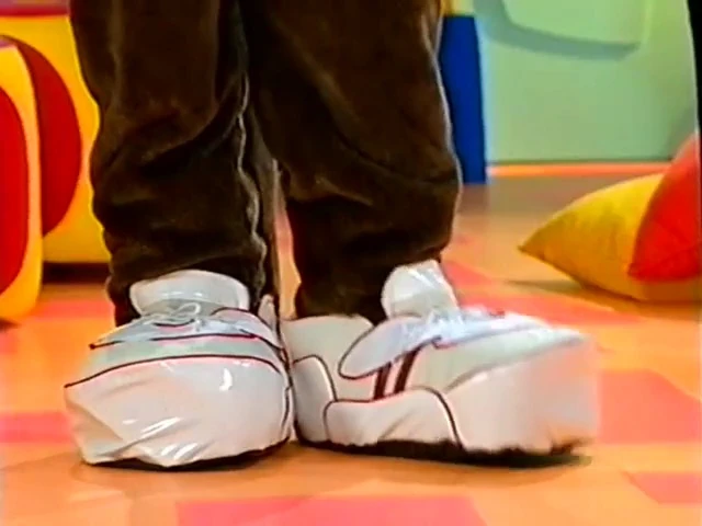 Wiggles Wags the Dog Feet Images